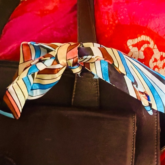 Four beautiful silky twillys in bold colorful patterns. Brand new! - Picture 8 of 11